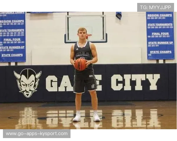 麦克朗是首位在生涯第10场NBA比赛前效力过5支球队的球员，麦克朗篮球