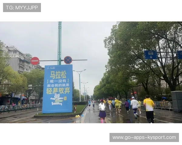 女子半程马拉松雨战完赛率仍高达95%，女子半程马拉松全国纪录